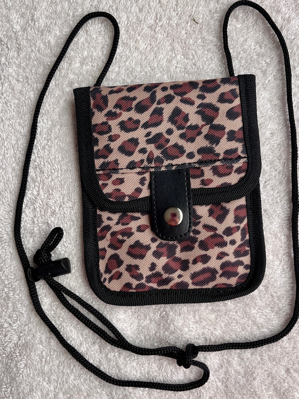 Heys Travel mate neck lanyard cheetah travel organizer/wallet unisex NWOT